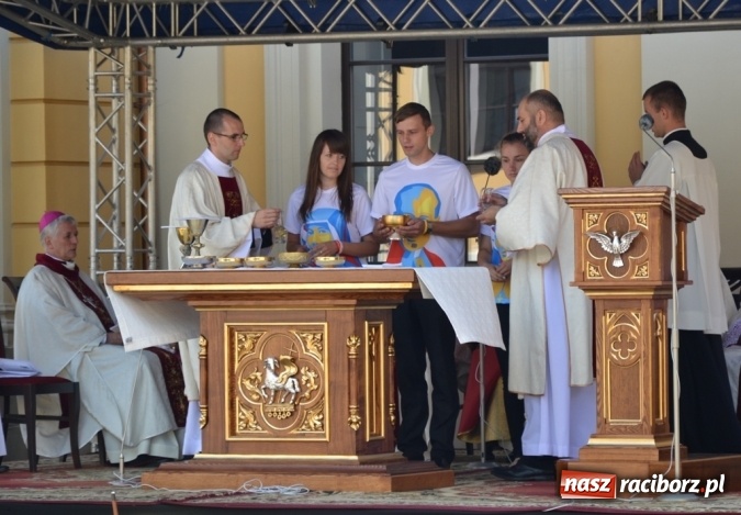 Zdjęcie w galerii na portalu naszraciborz.pl: Ciemna noc daje nam nadzieję na piękny poranek - Odpust Metropolitarny w Rudach! wiadomości z regionu
