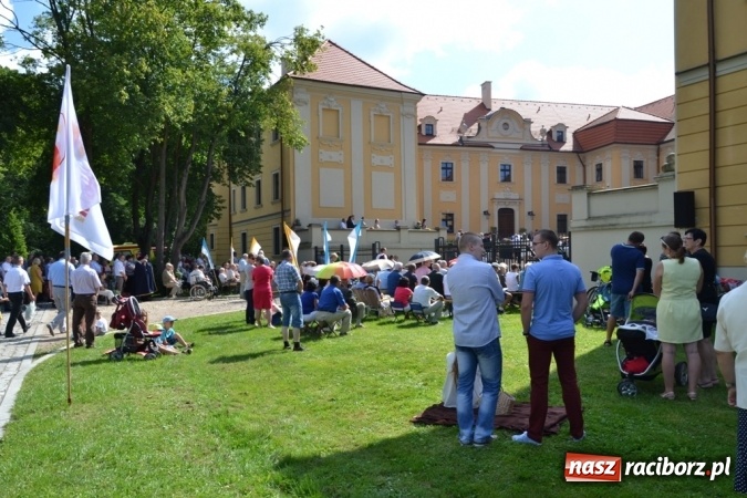 Zdjęcie w galerii na portalu naszraciborz.pl: Ciemna noc daje nam nadzieję na piękny poranek - Odpust Metropolitarny w Rudach! wiadomości z regionu