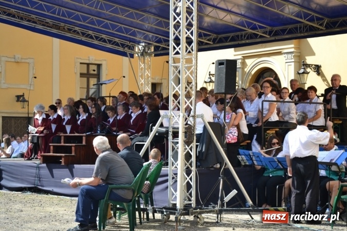 Zdjęcie w galerii na portalu naszraciborz.pl: Ciemna noc daje nam nadzieję na piękny poranek - Odpust Metropolitarny w Rudach! wiadomości z regionu