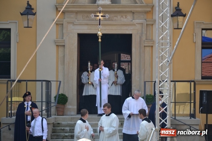 Zdjęcie w galerii na portalu naszraciborz.pl: Ciemna noc daje nam nadzieję na piękny poranek - Odpust Metropolitarny w Rudach! wiadomości z regionu