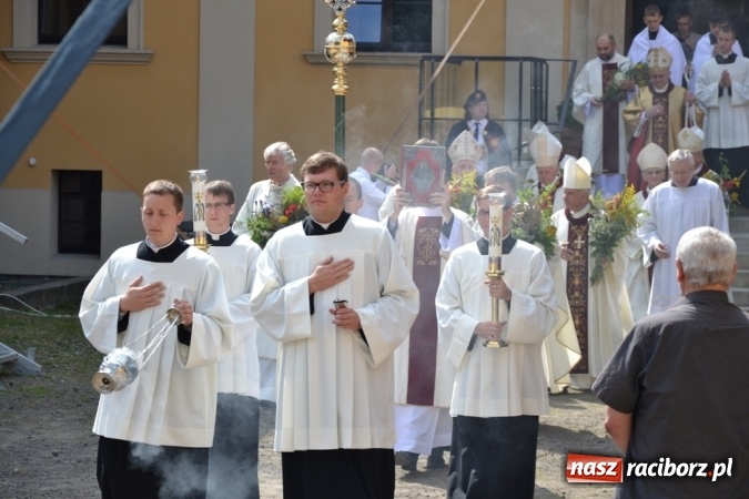 Zdjęcie w galerii na portalu naszraciborz.pl: Ciemna noc daje nam nadzieję na piękny poranek - Odpust Metropolitarny w Rudach! wiadomości z regionu