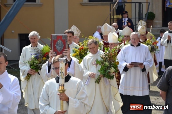 Zdjęcie w galerii na portalu naszraciborz.pl: Ciemna noc daje nam nadzieję na piękny poranek - Odpust Metropolitarny w Rudach! wiadomości z regionu