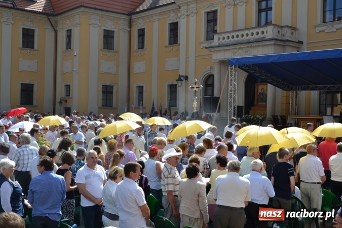 Zdjęcie w galerii na portalu naszraciborz.pl: Ciemna noc daje nam nadzieję na piękny poranek - Odpust Metropolitarny w Rudach! wiadomości z regionu