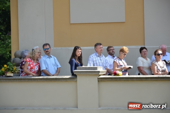 Zdjęcie w galerii na portalu naszraciborz.pl: Ciemna noc daje nam nadzieję na piękny poranek - Odpust Metropolitarny w Rudach! wiadomości z regionu