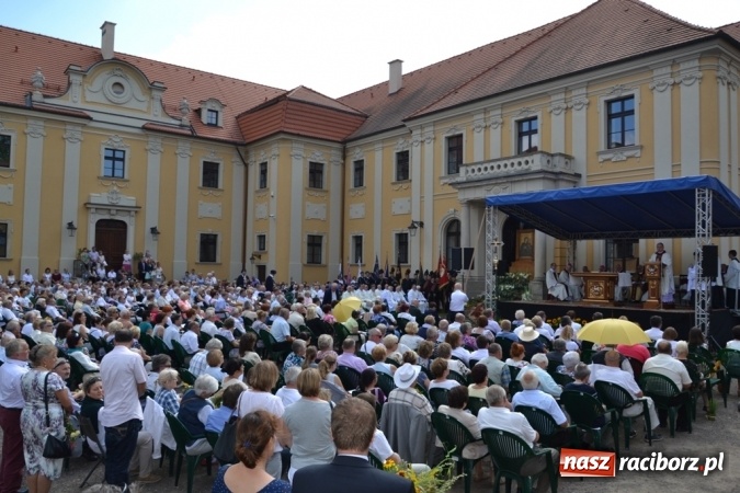 Zdjęcie w galerii na portalu naszraciborz.pl: Ciemna noc daje nam nadzieję na piękny poranek - Odpust Metropolitarny w Rudach! wiadomości z regionu
