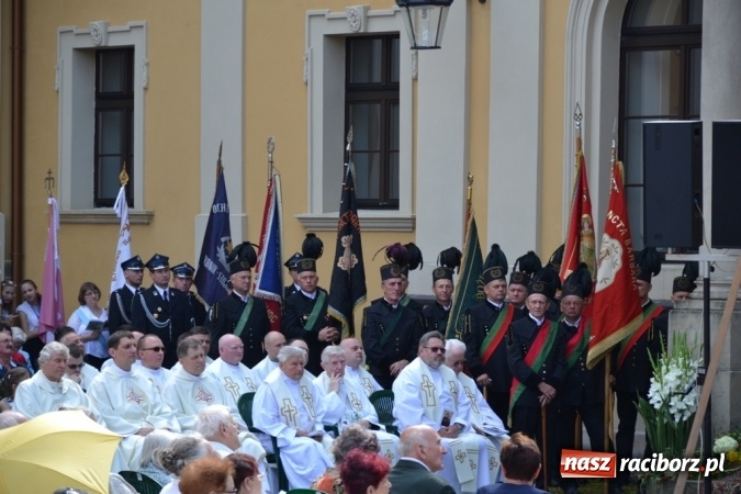 Zdjęcie w galerii na portalu naszraciborz.pl: Ciemna noc daje nam nadzieję na piękny poranek - Odpust Metropolitarny w Rudach! wiadomości z regionu