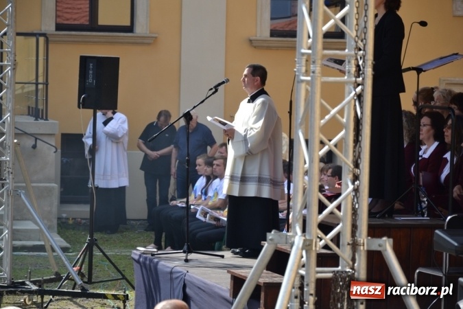 Zdjęcie w galerii na portalu naszraciborz.pl: Ciemna noc daje nam nadzieję na piękny poranek - Odpust Metropolitarny w Rudach! wiadomości z regionu