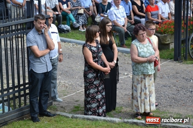 Zdjęcie w galerii na portalu naszraciborz.pl: Ciemna noc daje nam nadzieję na piękny poranek - Odpust Metropolitarny w Rudach! wiadomości z regionu