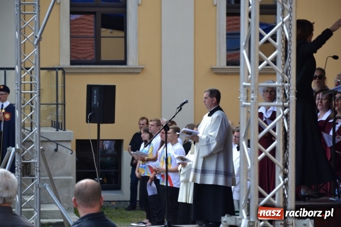 Zdjęcie w galerii na portalu naszraciborz.pl: Ciemna noc daje nam nadzieję na piękny poranek - Odpust Metropolitarny w Rudach! wiadomości z regionu