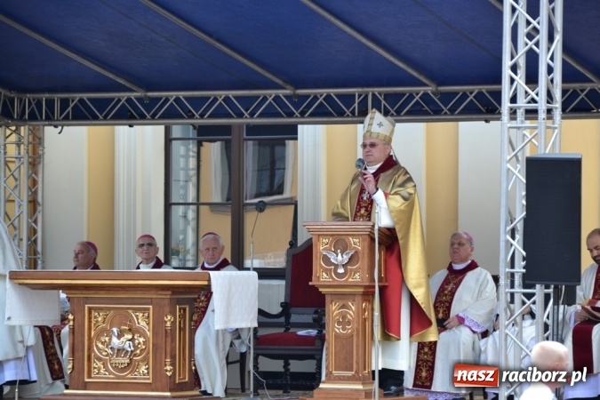 Zdjęcie w galerii na portalu naszraciborz.pl: Ciemna noc daje nam nadzieję na piękny poranek - Odpust Metropolitarny w Rudach! wiadomości z regionu