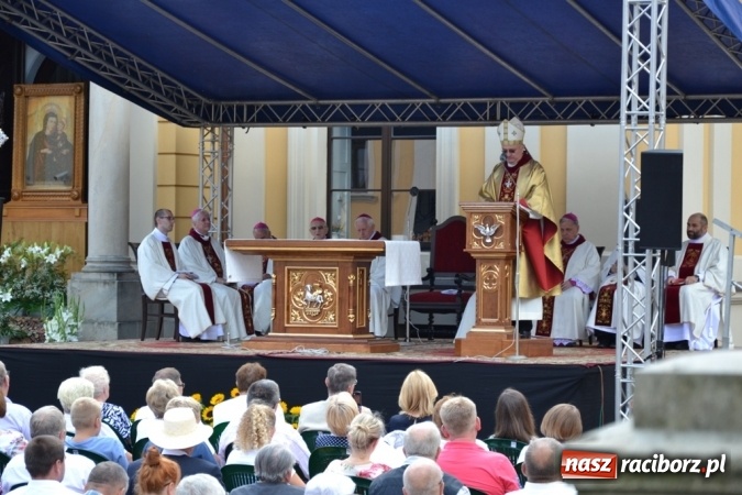 Zdjęcie w galerii na portalu naszraciborz.pl: Ciemna noc daje nam nadzieję na piękny poranek - Odpust Metropolitarny w Rudach! wiadomości z regionu