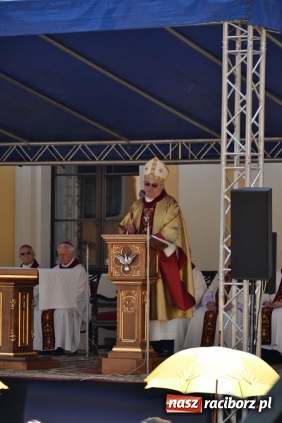 Zdjęcie w galerii na portalu naszraciborz.pl: Ciemna noc daje nam nadzieję na piękny poranek - Odpust Metropolitarny w Rudach! wiadomości z regionu