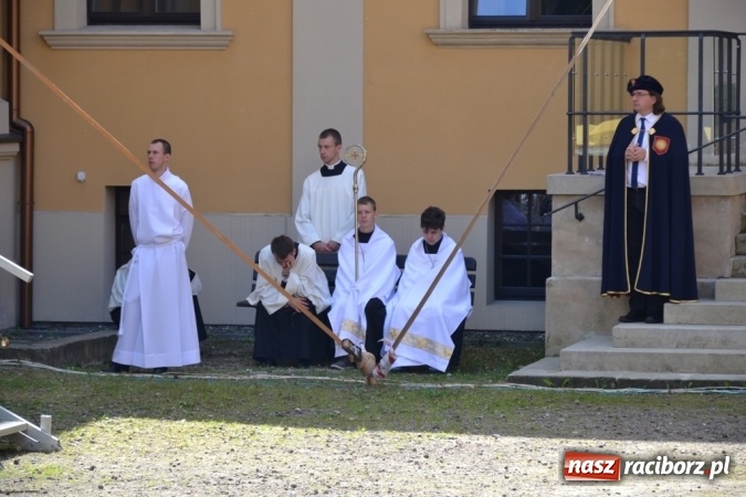 Zdjęcie w galerii na portalu naszraciborz.pl: Ciemna noc daje nam nadzieję na piękny poranek - Odpust Metropolitarny w Rudach! wiadomości z regionu