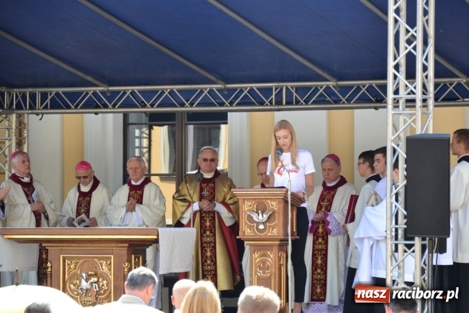 Zdjęcie w galerii na portalu naszraciborz.pl: Ciemna noc daje nam nadzieję na piękny poranek - Odpust Metropolitarny w Rudach! wiadomości z regionu