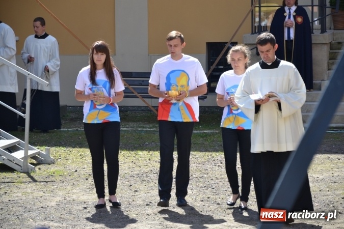 Zdjęcie w galerii na portalu naszraciborz.pl: Ciemna noc daje nam nadzieję na piękny poranek - Odpust Metropolitarny w Rudach! wiadomości z regionu