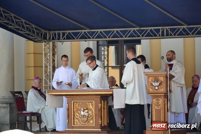 Zdjęcie w galerii na portalu naszraciborz.pl: Ciemna noc daje nam nadzieję na piękny poranek - Odpust Metropolitarny w Rudach! wiadomości z regionu