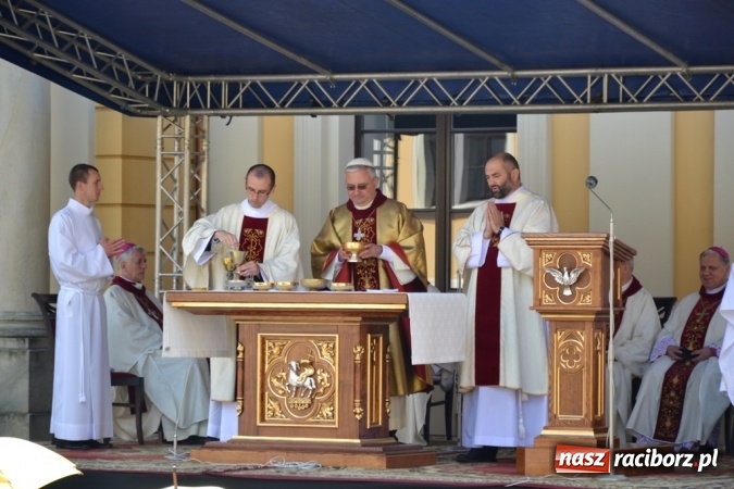 Zdjęcie w galerii na portalu naszraciborz.pl: Ciemna noc daje nam nadzieję na piękny poranek - Odpust Metropolitarny w Rudach! wiadomości z regionu