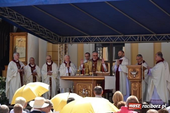 Zdjęcie w galerii na portalu naszraciborz.pl: Ciemna noc daje nam nadzieję na piękny poranek - Odpust Metropolitarny w Rudach! wiadomości z regionu