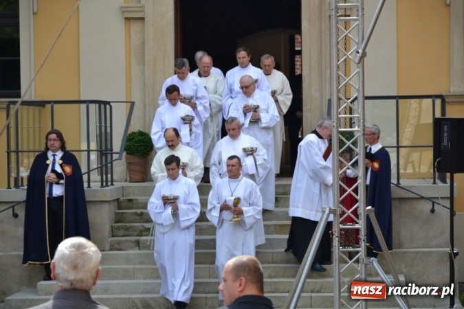 Zdjęcie w galerii na portalu naszraciborz.pl: Ciemna noc daje nam nadzieję na piękny poranek - Odpust Metropolitarny w Rudach! wiadomości z regionu