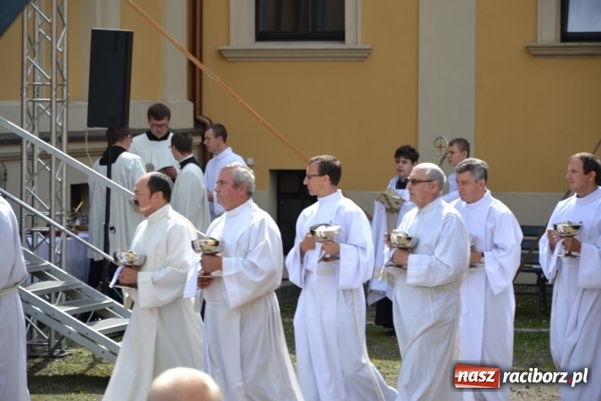 Zdjęcie w galerii na portalu naszraciborz.pl: Ciemna noc daje nam nadzieję na piękny poranek - Odpust Metropolitarny w Rudach! wiadomości z regionu