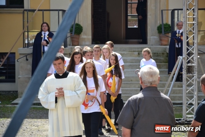 Zdjęcie w galerii na portalu naszraciborz.pl: Ciemna noc daje nam nadzieję na piękny poranek - Odpust Metropolitarny w Rudach! wiadomości z regionu