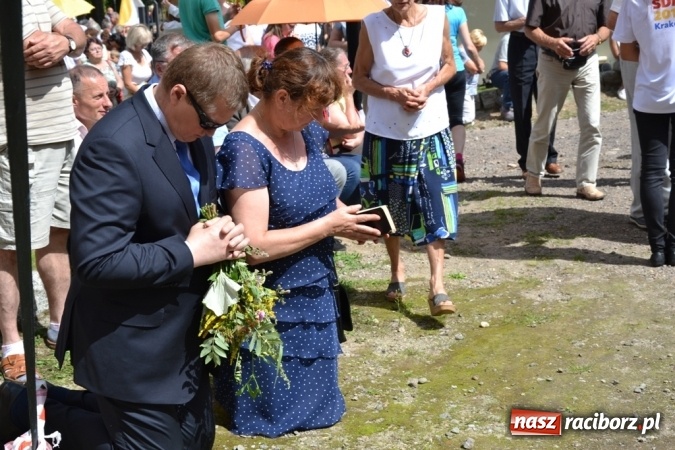 Zdjęcie w galerii na portalu naszraciborz.pl: Ciemna noc daje nam nadzieję na piękny poranek - Odpust Metropolitarny w Rudach! wiadomości z regionu