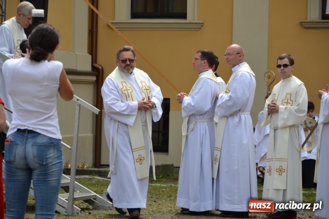 Zdjęcie w galerii na portalu naszraciborz.pl: Ciemna noc daje nam nadzieję na piękny poranek - Odpust Metropolitarny w Rudach! wiadomości z regionu