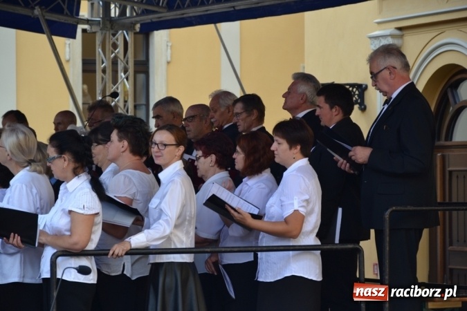 Zdjęcie w galerii na portalu naszraciborz.pl: Ciemna noc daje nam nadzieję na piękny poranek - Odpust Metropolitarny w Rudach! wiadomości z regionu