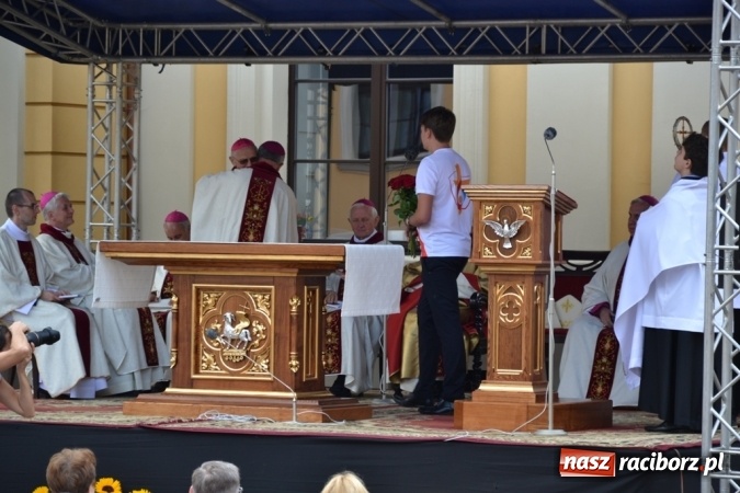 Zdjęcie w galerii na portalu naszraciborz.pl: Ciemna noc daje nam nadzieję na piękny poranek - Odpust Metropolitarny w Rudach! wiadomości z regionu