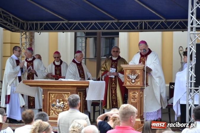 Zdjęcie w galerii na portalu naszraciborz.pl: Ciemna noc daje nam nadzieję na piękny poranek - Odpust Metropolitarny w Rudach! wiadomości z regionu