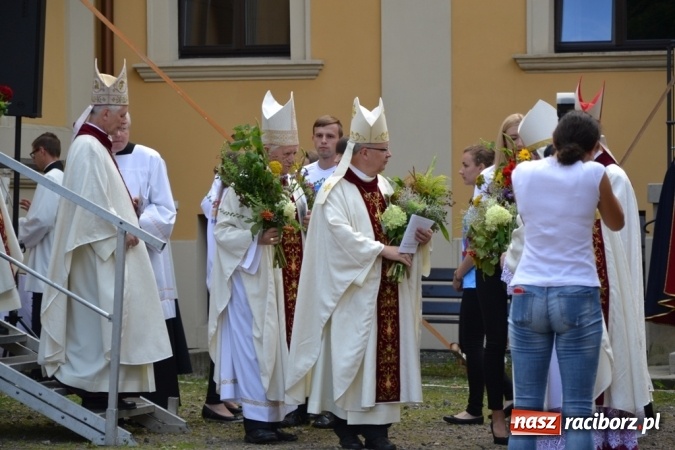 Zdjęcie w galerii na portalu naszraciborz.pl: Ciemna noc daje nam nadzieję na piękny poranek - Odpust Metropolitarny w Rudach! wiadomości z regionu