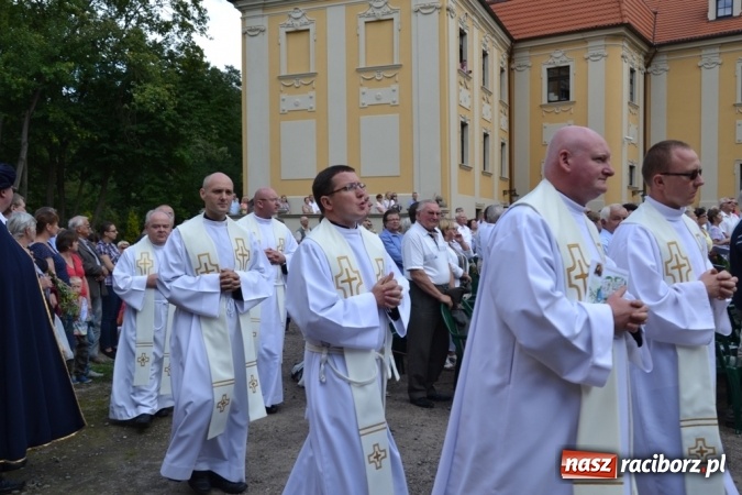 Zdjęcie w galerii na portalu naszraciborz.pl: Ciemna noc daje nam nadzieję na piękny poranek - Odpust Metropolitarny w Rudach! wiadomości z regionu