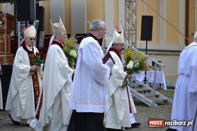 Zdjęcie w galerii na portalu naszraciborz.pl: Ciemna noc daje nam nadzieję na piękny poranek - Odpust Metropolitarny w Rudach! wiadomości z regionu