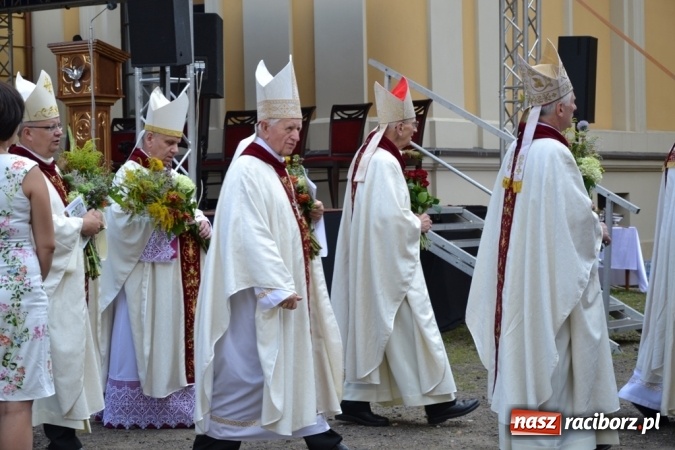 Zdjęcie w galerii na portalu naszraciborz.pl: Ciemna noc daje nam nadzieję na piękny poranek - Odpust Metropolitarny w Rudach! wiadomości z regionu