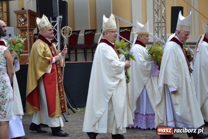 Zdjęcie w galerii na portalu naszraciborz.pl: Ciemna noc daje nam nadzieję na piękny poranek - Odpust Metropolitarny w Rudach! wiadomości z regionu