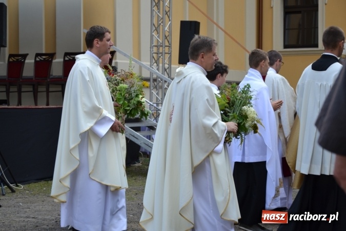 Zdjęcie w galerii na portalu naszraciborz.pl: Ciemna noc daje nam nadzieję na piękny poranek - Odpust Metropolitarny w Rudach! wiadomości z regionu
