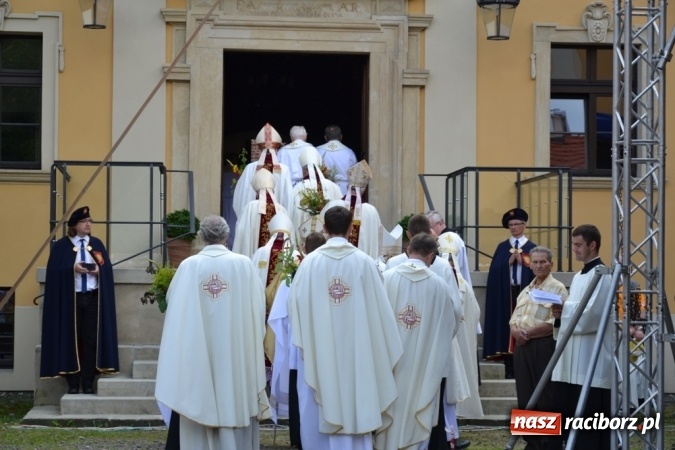 Zdjęcie w galerii na portalu naszraciborz.pl: Ciemna noc daje nam nadzieję na piękny poranek - Odpust Metropolitarny w Rudach! wiadomości z regionu