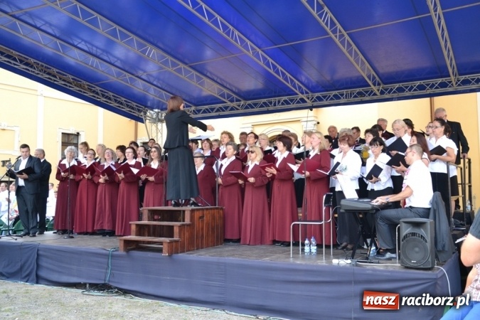 Zdjęcie w galerii na portalu naszraciborz.pl: Ciemna noc daje nam nadzieję na piękny poranek - Odpust Metropolitarny w Rudach! wiadomości z regionu