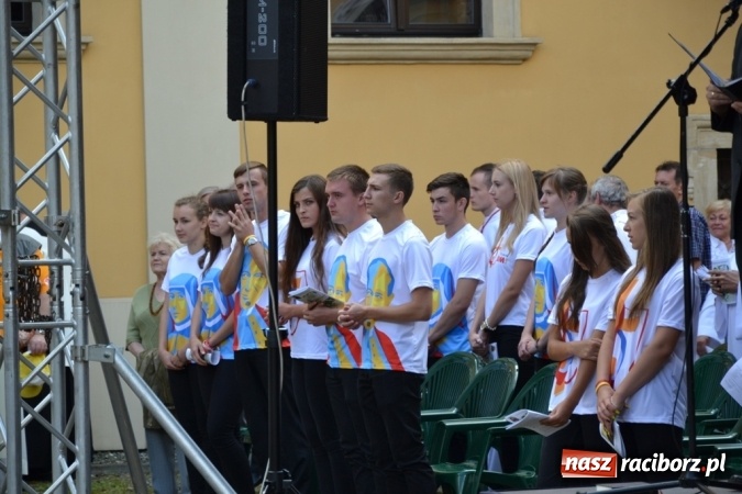 Zdjęcie w galerii na portalu naszraciborz.pl: Ciemna noc daje nam nadzieję na piękny poranek - Odpust Metropolitarny w Rudach! wiadomości z regionu