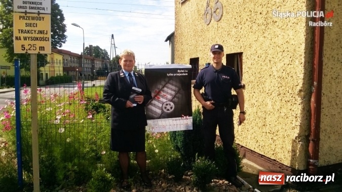 Zdjęcie w galerii na portalu naszraciborz.pl: Bezpieczny przejazd - wspólna akcja policjantów i pracowników PKP wiadomości z regionu