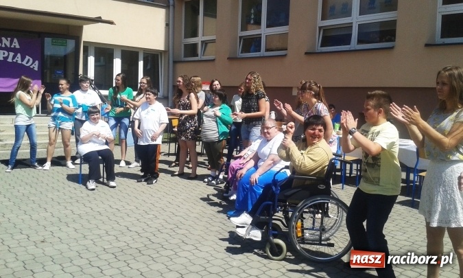 Zdjęcie w galerii na portalu naszraciborz.pl: IV Szkolna Paraolimpiada w Krzyżanowicach  wiadomości z regionu