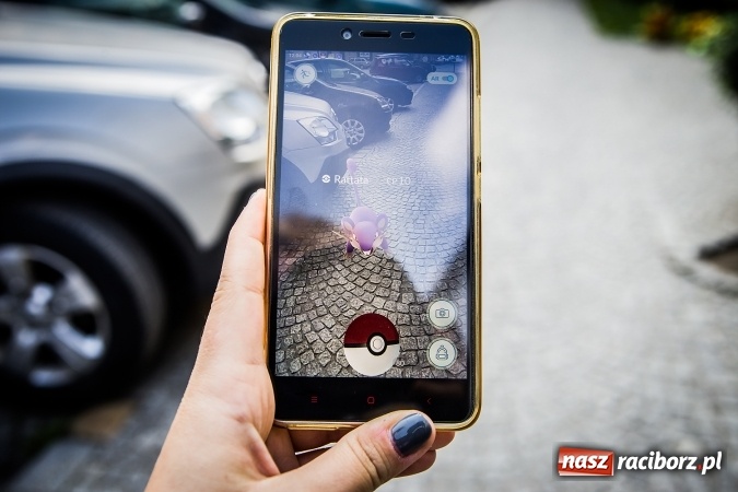 Zdjęcie w galerii na portalu naszraciborz.pl: Pokemony opanowały cały świat, dotarły r&oacute;wnież do Raciborza wiadomości z regionu