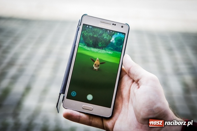 Zdjęcie w galerii na portalu naszraciborz.pl: Pokemony opanowały cały świat, dotarły r&oacute;wnież do Raciborza wiadomości z regionu