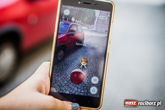 Zdjęcie w galerii na portalu naszraciborz.pl: Pokemony opanowały cały świat, dotarły r&oacute;wnież do Raciborza wiadomości z regionu