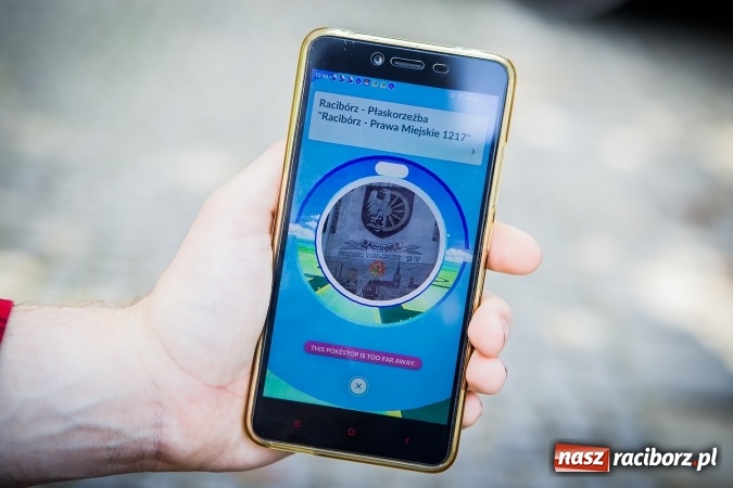 Zdjęcie w galerii na portalu naszraciborz.pl: Pokemony opanowały cały świat, dotarły r&oacute;wnież do Raciborza wiadomości z regionu