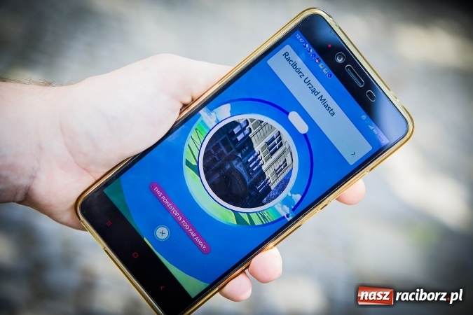 Zdjęcie w galerii na portalu naszraciborz.pl: Pokemony opanowały cały świat, dotarły r&oacute;wnież do Raciborza wiadomości z regionu