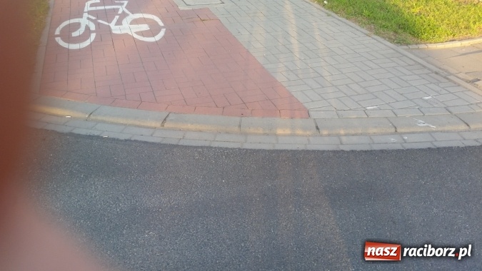 Zdjęcie w galerii na portalu naszraciborz.pl: Czytelnik zwraca uwagę na stan niektórych ścieżek rowerowych wiadomości z regionu