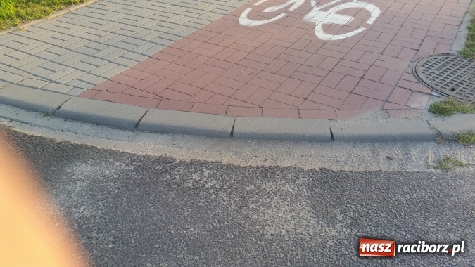 Zdjęcie w galerii na portalu naszraciborz.pl: Czytelnik zwraca uwagę na stan niektórych ścieżek rowerowych wiadomości z regionu