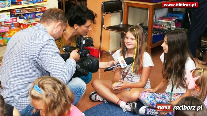 Zdjęcie w galerii na portalu naszraciborz.pl: No, a teraz zażyjmy sobie pieg&oacute;w! - Akademia Pana Kleksa zawitała do Raciborza wiadomości z regionu