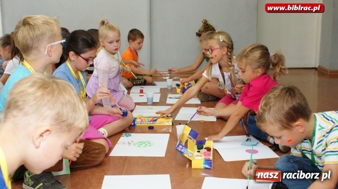 Zdjęcie w galerii na portalu naszraciborz.pl: No, a teraz zażyjmy sobie pieg&oacute;w! - Akademia Pana Kleksa zawitała do Raciborza wiadomości z regionu